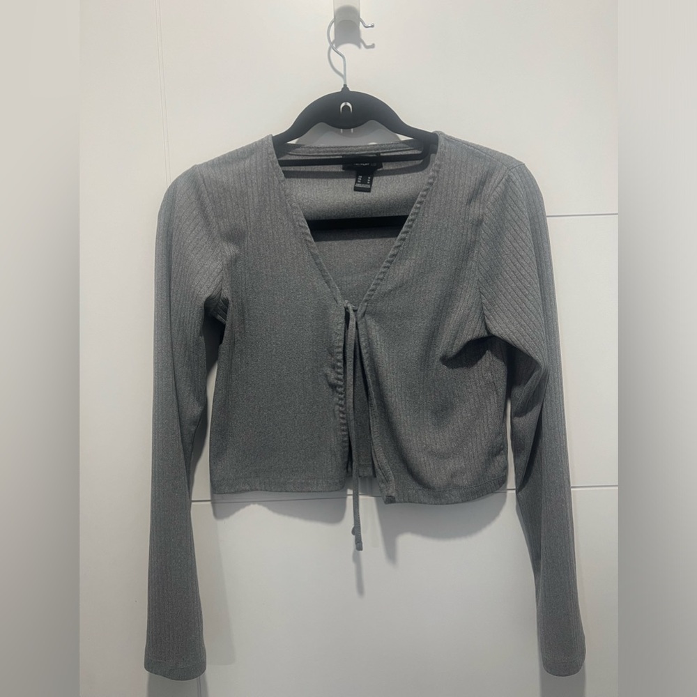Cropped tied shirt